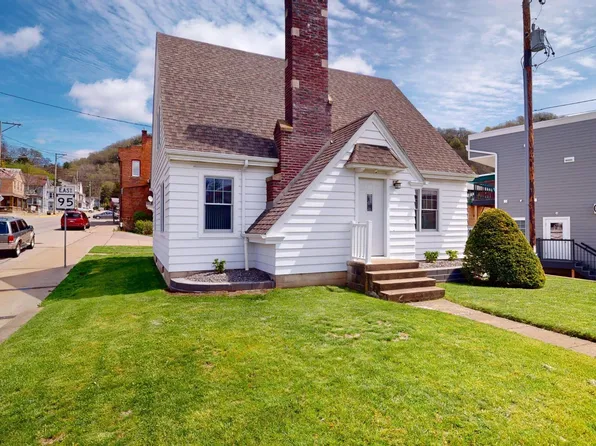 44 N Shore Dr, Fountain City, WI 54629