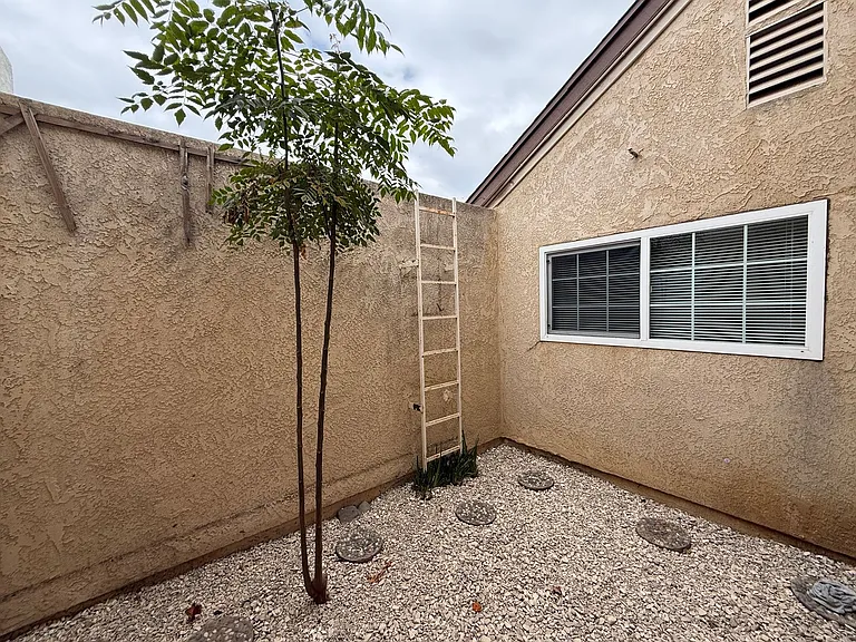 1422 Eagle Ct — Photo 36