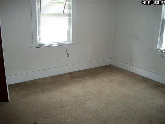 3rd image of 818 East Ave