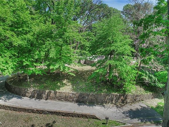 4th image of 2 Birch Ct