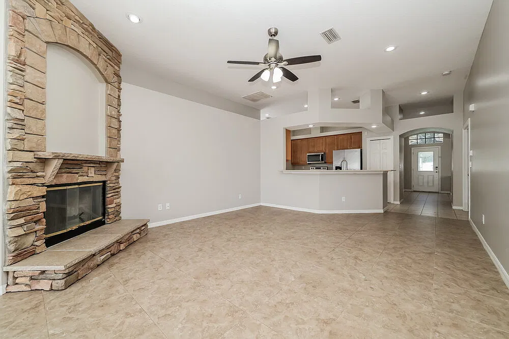 4 bed, 2.0 bath, 2110 sqft, $2,230 — Photo 4