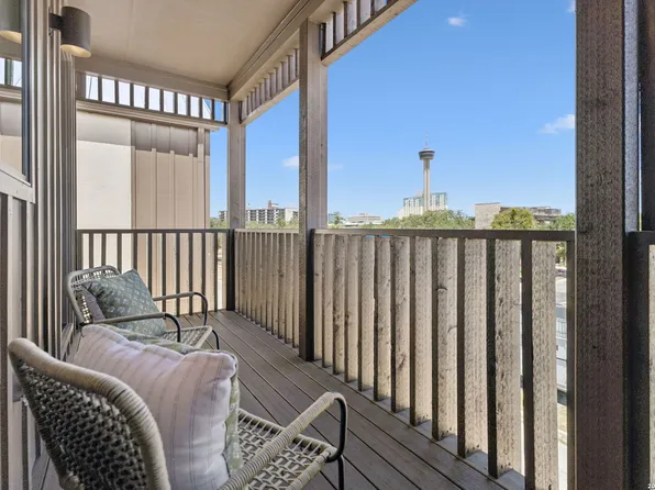 562 McMonigal Pl., San Antonio, TX 78210