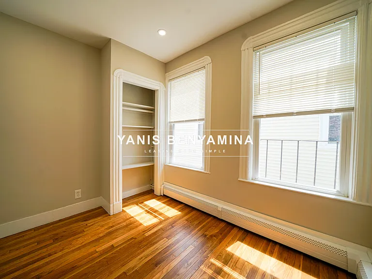 568 Green St #2 — Photo 14