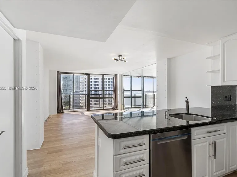 600 NE 36th St #1520 — Photo 5