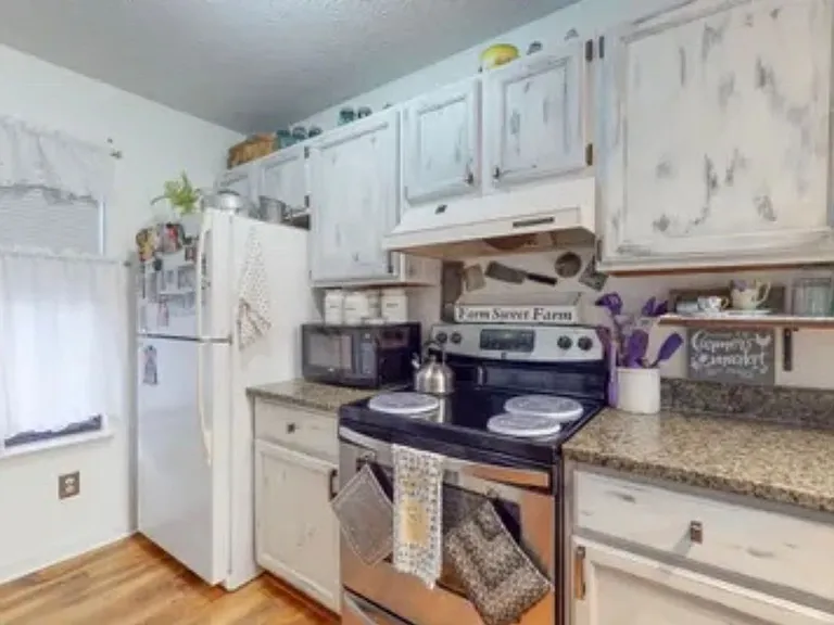 670 Shadywood Ln — Photo 26