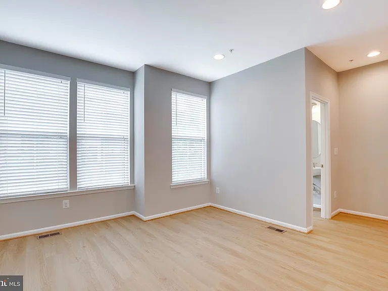 43306 John Michael Ter — Photo 19