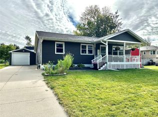 1025 25th St, Marion, IA 52302