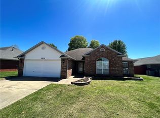 3604 Mockingbird Ln, Rogers, AR 72756