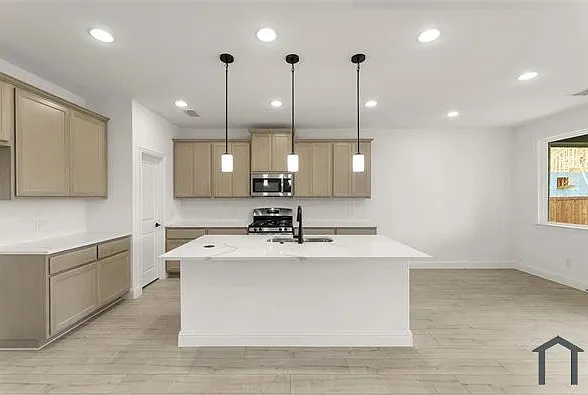 2143 Rhodora Ave