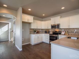 270 NW 30th St, Redmond, OR 97756