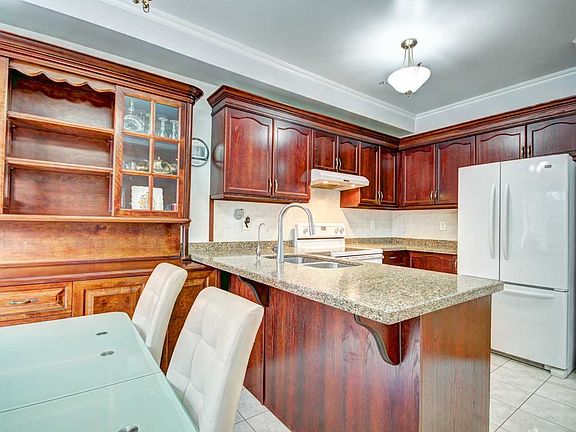 4th image of 4816 Yorkshire Ave