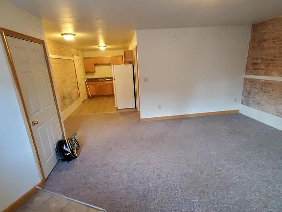 5th image of 104 S Main St APT 3