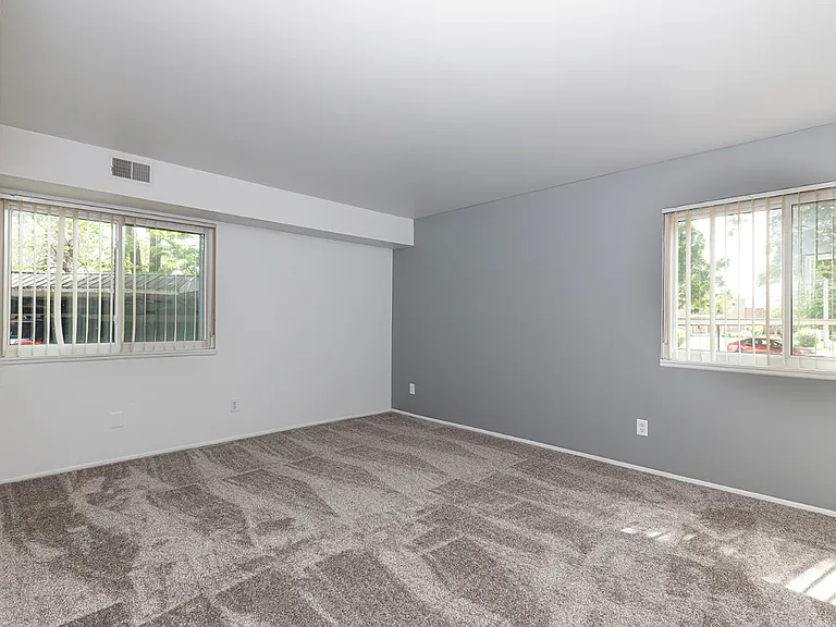 Senate Place Apartments — Photo 13
