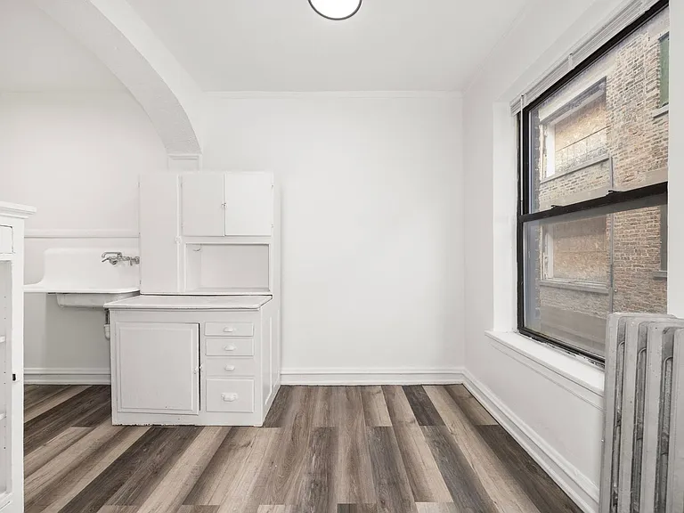 156-158 N. Central Avenue. — Photo 18
