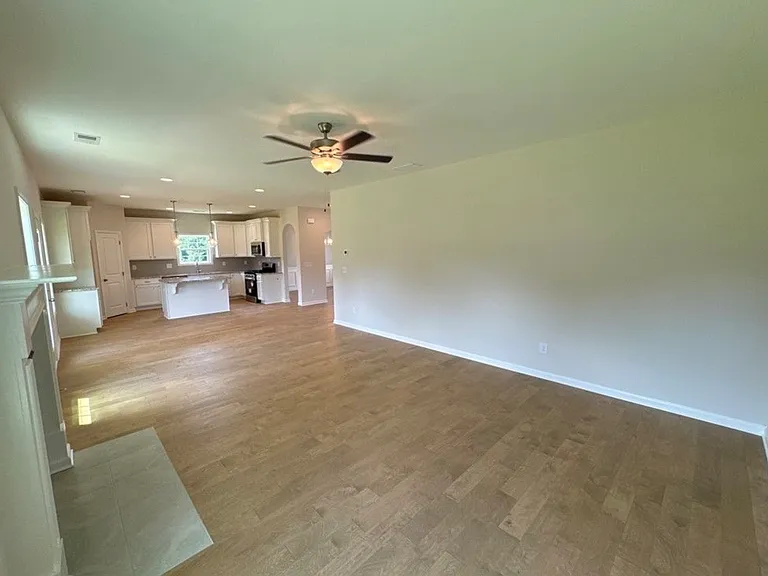 826 Tiger Dr — Photo 8
