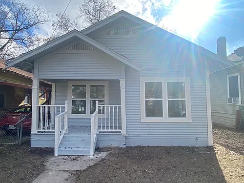 350 Barrett Pl Photo 1