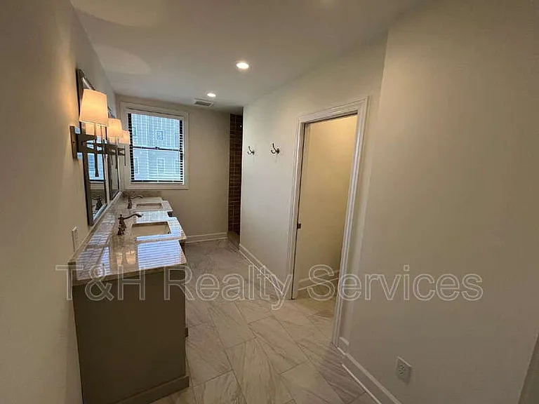 822 Union St — Photo 19