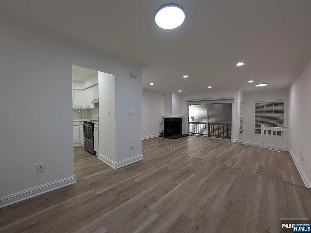 2 bed, 3.0 bath, $3,750 — Photo 4