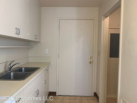 4th image of 3106 E McLoughlin Blvd