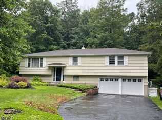 4 Main St, Randolph, NJ 07869