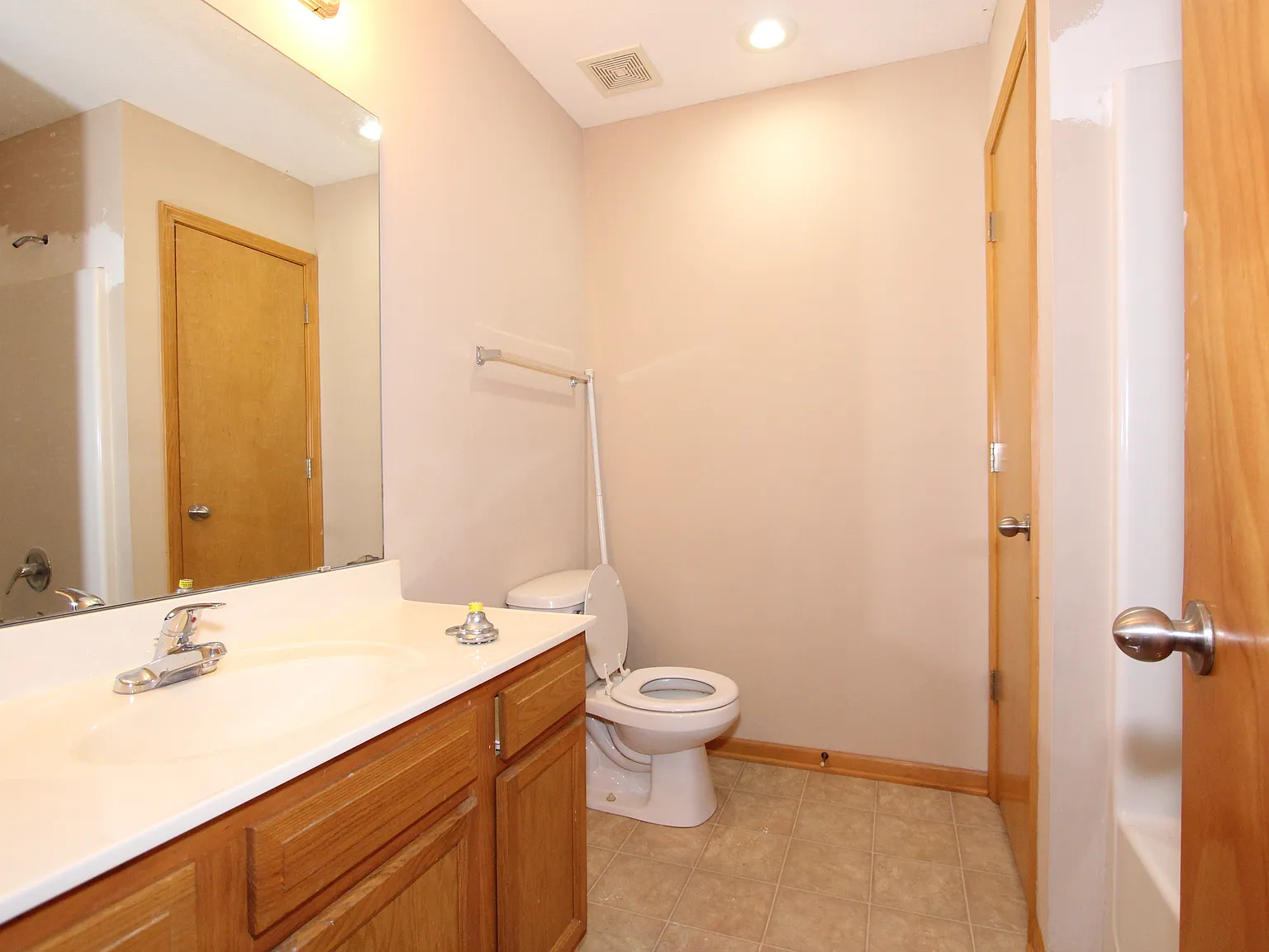 3 bed, 2.5 bath, 1685 sqft, $1,300 — Photo 3