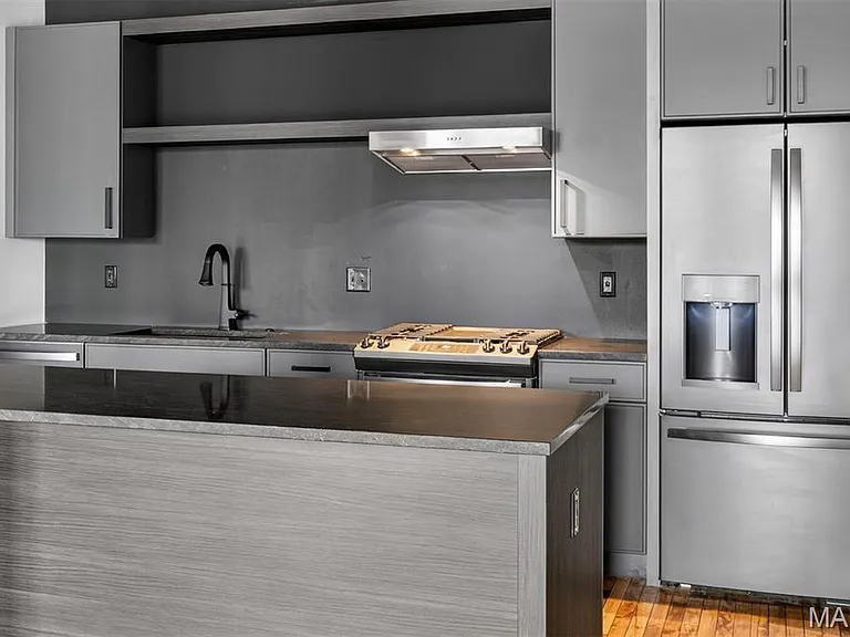2647 Locust St #2R — Photo 7