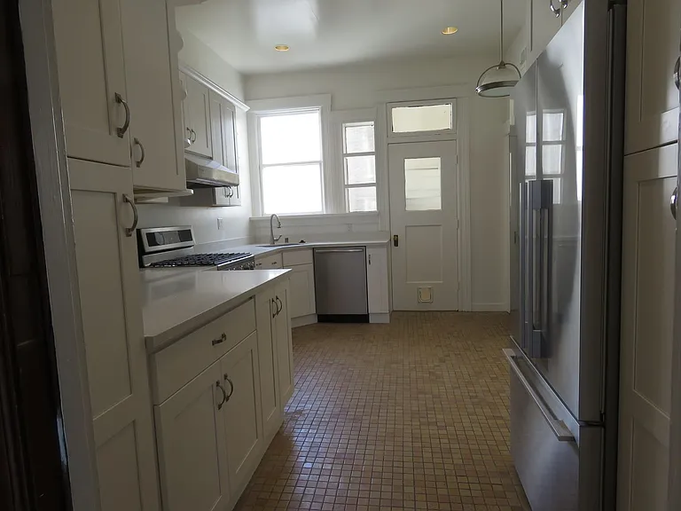819 Ashbury St — Photo 21