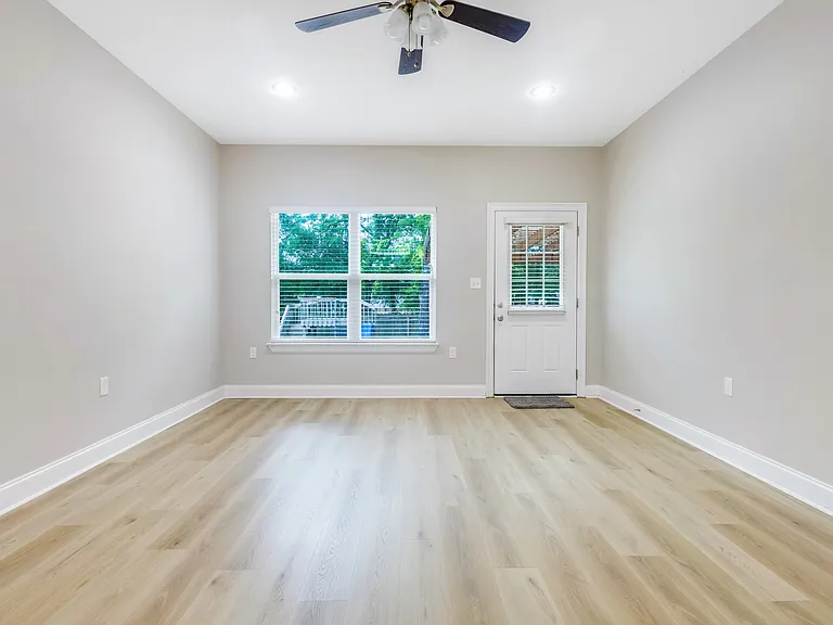 557 Valparaiso Pkwy — Photo 10