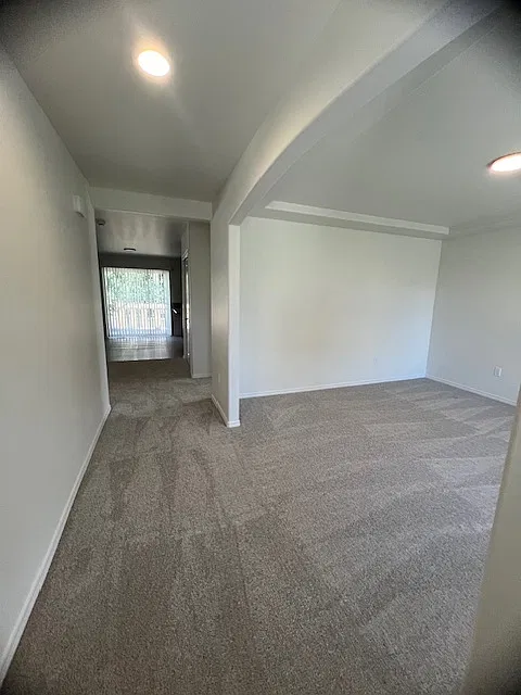 4 bed, 2.5 bath, 2303 sqft, $3,250 — Photo 4