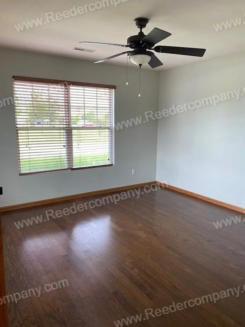 Single level open concept duplex features 1,800+ sqft of high end finishes — Photo 4