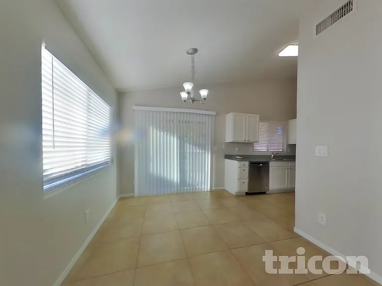 12911 W Voltaire Ave — Photo 4
