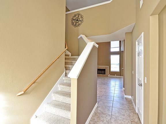 5th image of 731 Rosemount Dr