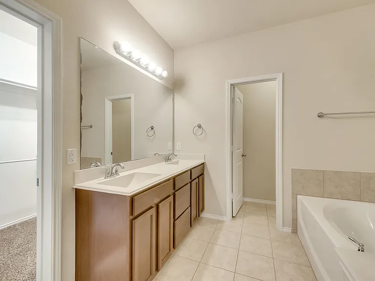 4721 Lazy Oaks St — Photo 11