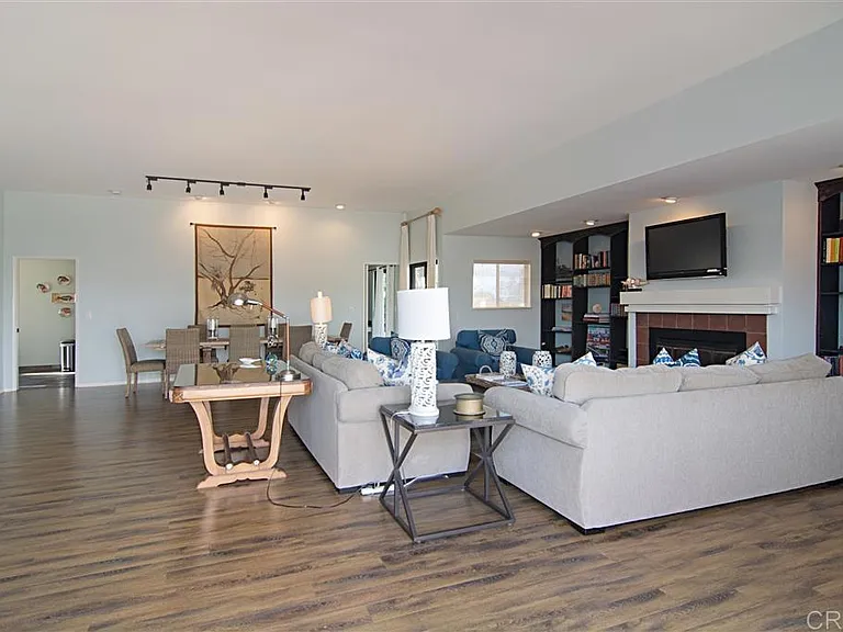 911 E Ave #301 — Photo 7
