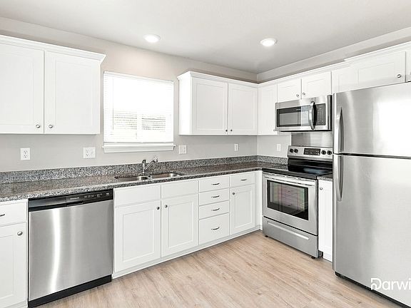 2nd image of 214 SW Marigold St
