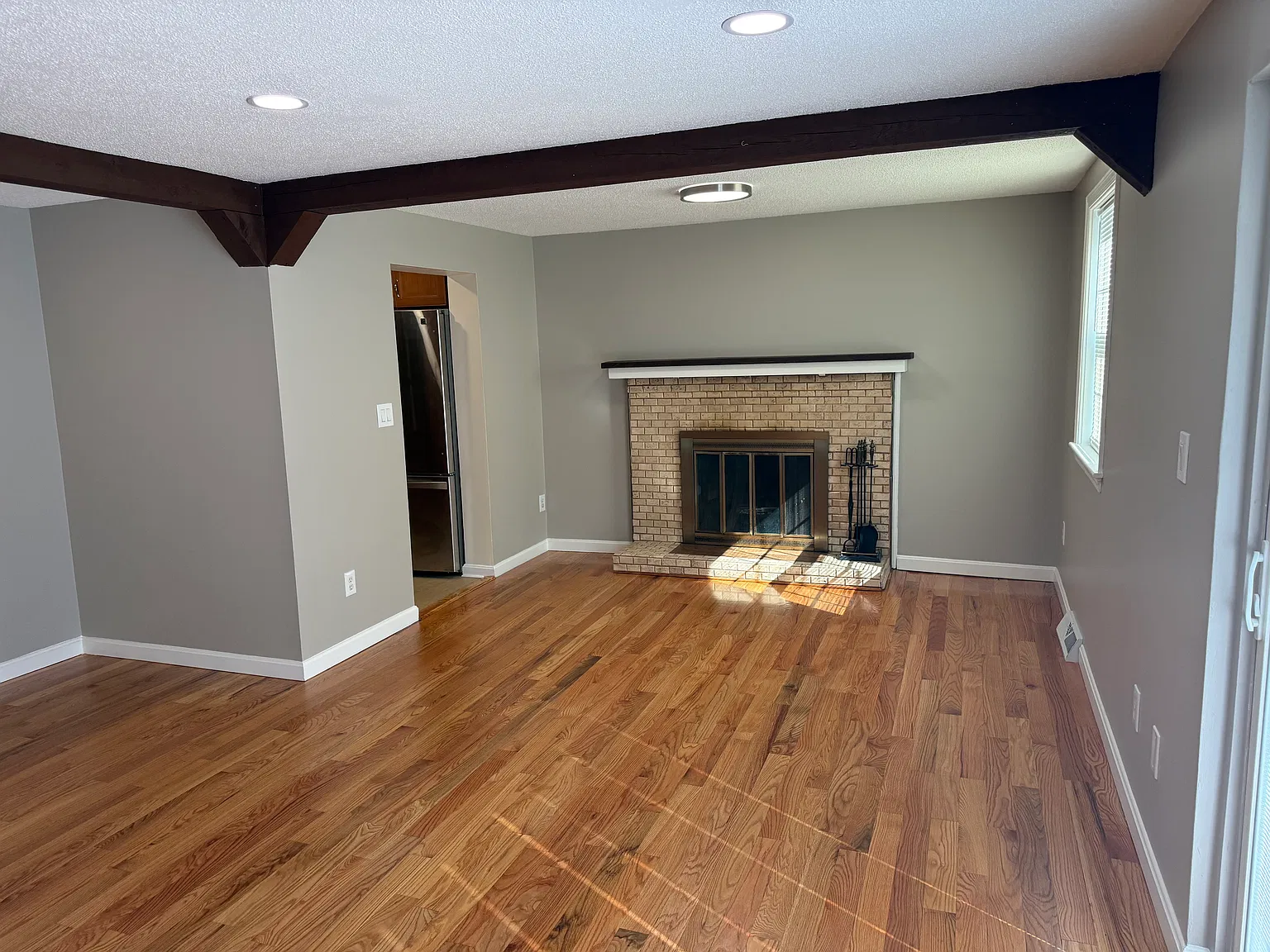 3 bed, 1.5 bath, 1610 sqft, $2,900 — Photo 4