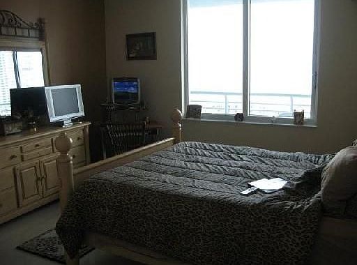 5th image of 335 Biscayne Blvd APT 4003