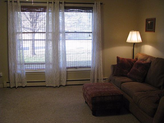 3rd image of 419 Winton Dr