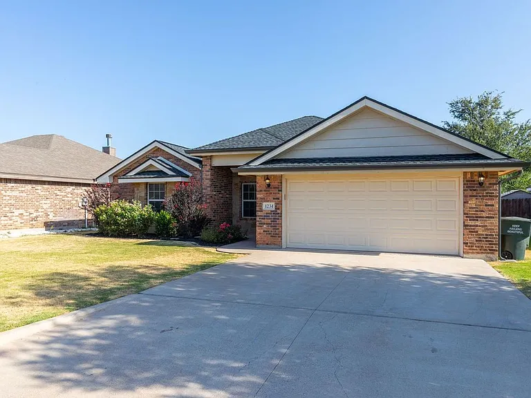 1234 Briar Cliff Path — Photo 1
