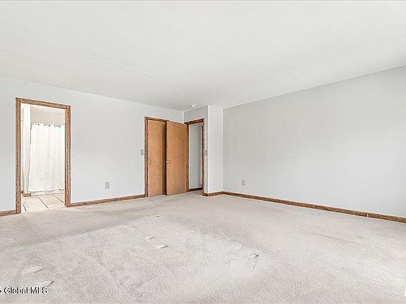 4th image of 4 Middleborough Court