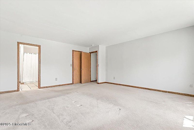 4th image of 4 Middleborough Court