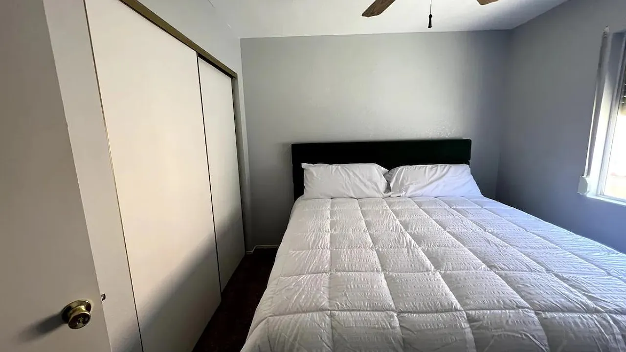 4 bed, 2574 sqft, $3,100 — Photo 4