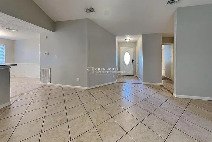 3 bed, 2.0 bath, 1602 sqft, $1,800 — Photo 3