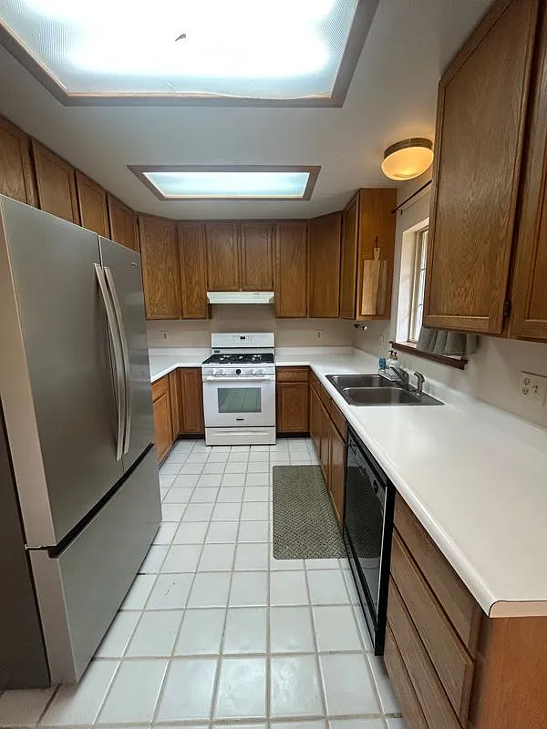 3 bed, 1.5 bath, 1122 sqft, $700 — Photo 4