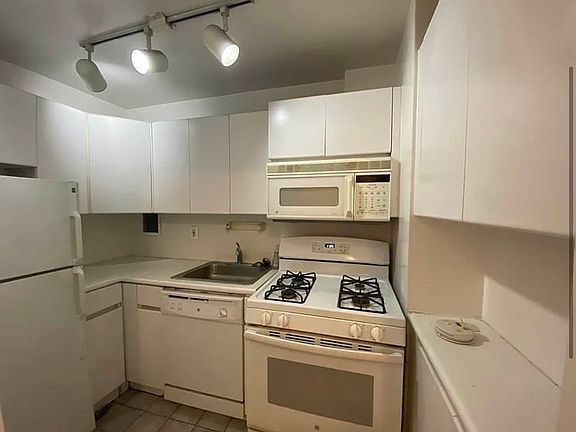 2nd image of 240 E 35th St APT 1G