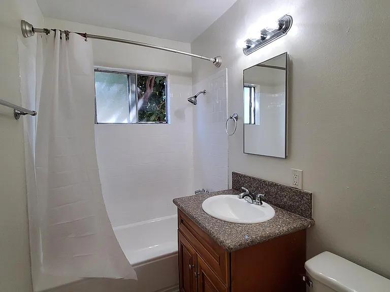 Tustin Garden Apartments — Photo 20