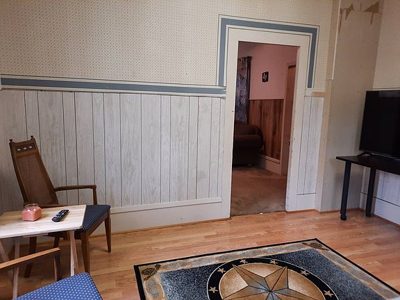 4th image of 322 N Avenue F