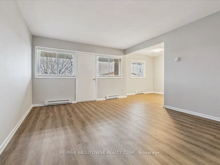 2350 Queensway Dr #3 — Photo 6