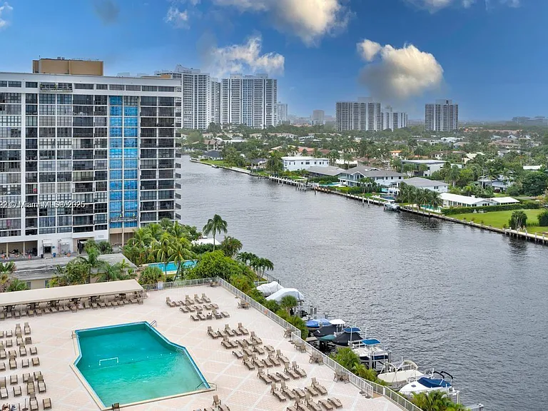 1965 S Ocean Dr #10M — Photo 3