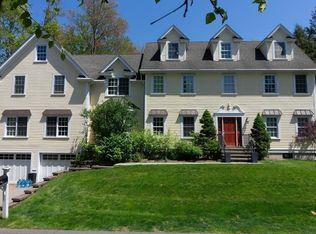 15 Edgemoor Cir, Wellesley, MA 02482